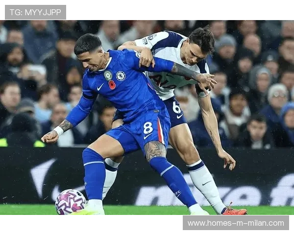 切尔西前场压迫持续奏效，恩昆库远射稍稍偏出