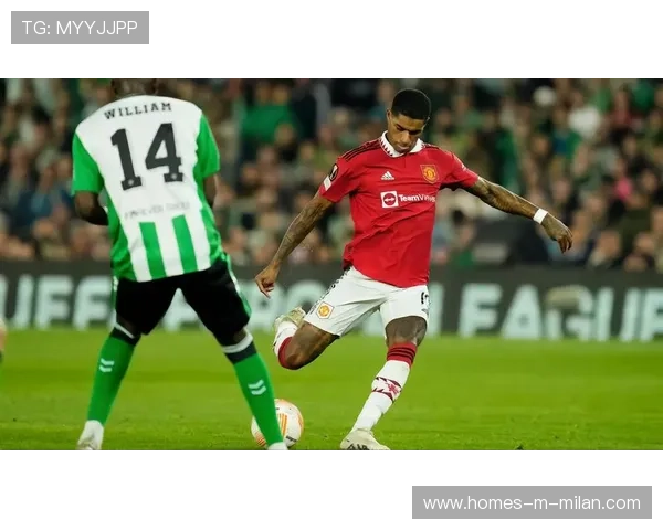 曼联在弧顶区域多脚试射，拉什福德远射穿云